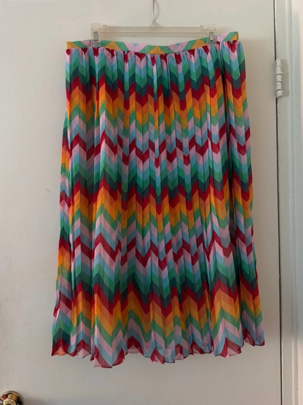 NWT Romeo + Juliet Couture Rainbow Chevron Pleated Midi Skirt US Size L